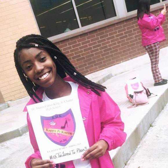 Meet your Posher, Dee - Picture 1 of 1